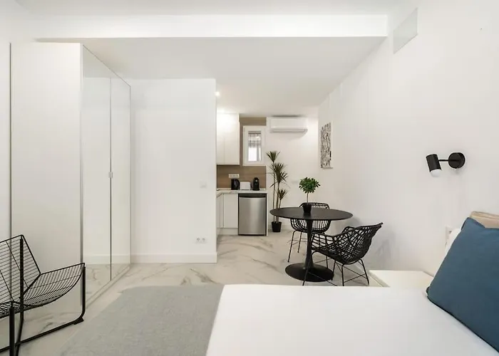 Cozy Studio In Madrid Ley4