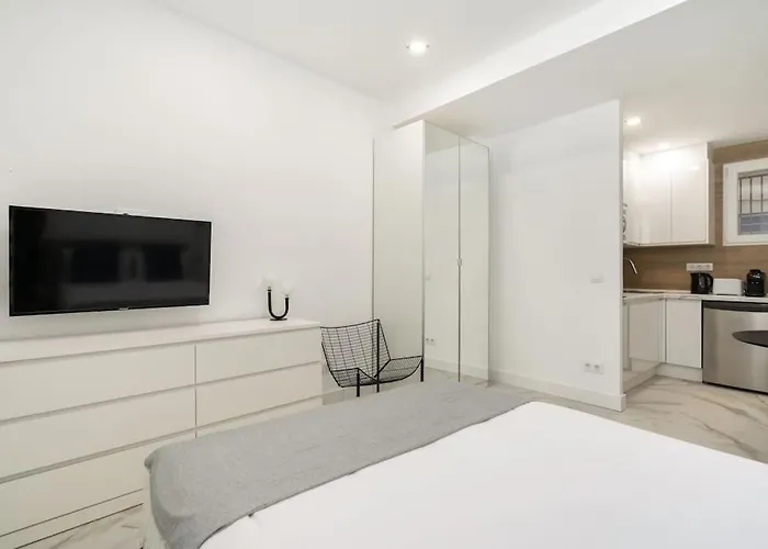 Cozy Studio In Madrid Ley4